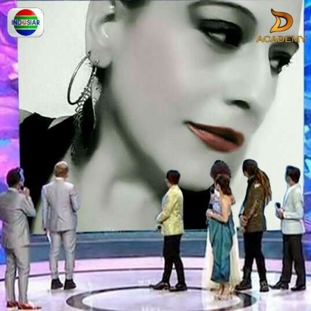 Meet your Posher, Dennise